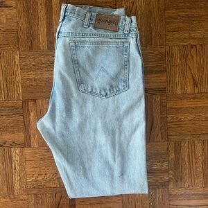 Wrangler Men's Light Wash Relaxed Fit Jeans